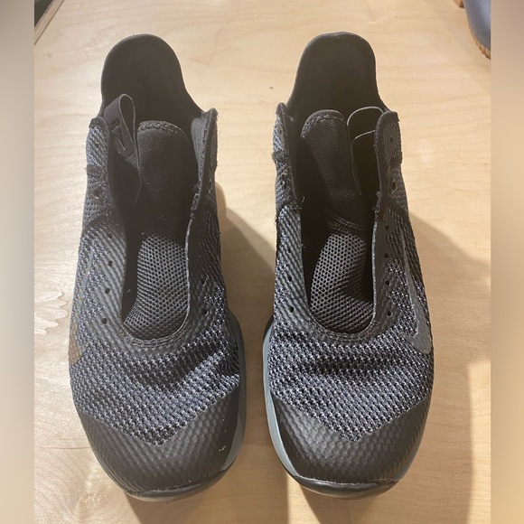 NIKE Sneakers size 9.5 (Needs Shoe Strings) (KU) - Picture 2 of 16
